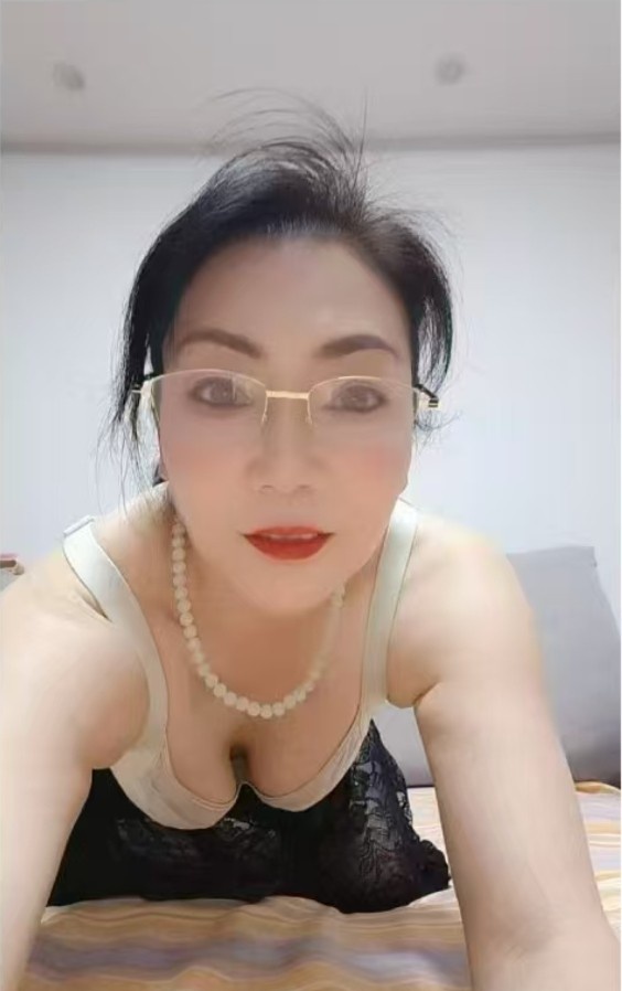 反差眼镜妈妈