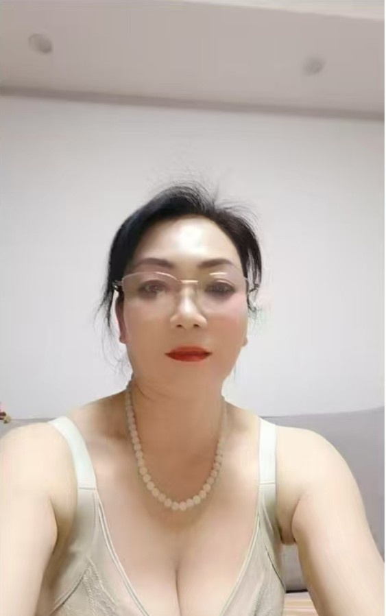 反差眼镜妈妈