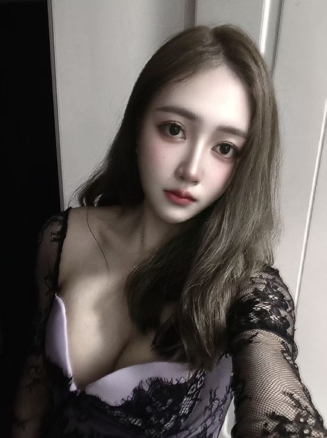 身材苗条的白族女孩