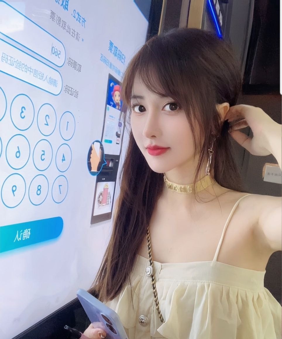 大长腿火辣喷水妹