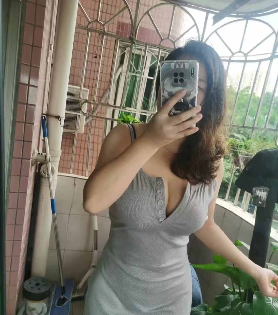 越秀肤白巨乳丹妮