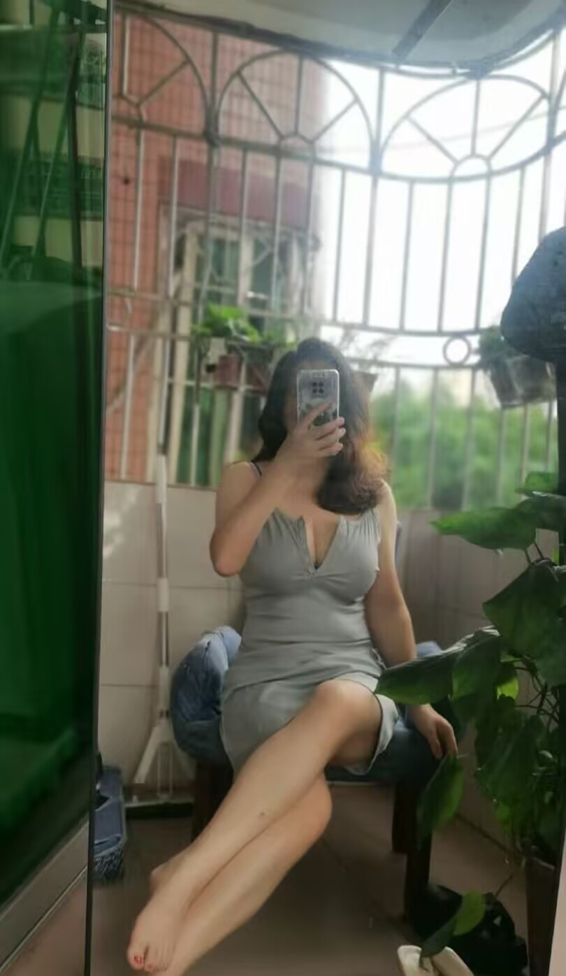 越秀肤白巨乳丹妮