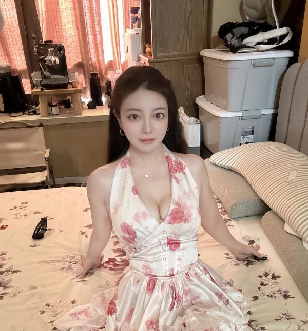 颜值女友柒柒