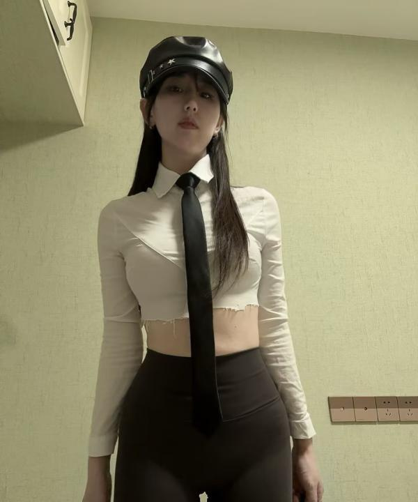 天河大胸妹身材好