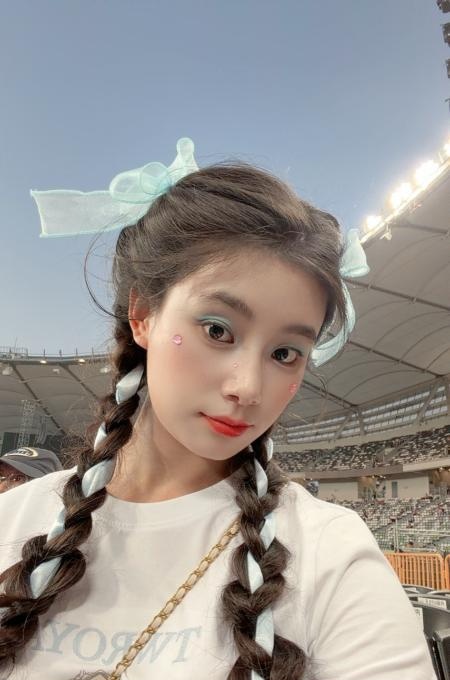 园区可爱漂亮女孩