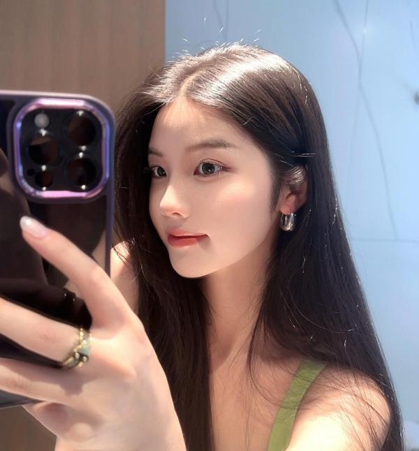 甜美可爱大胸妹子