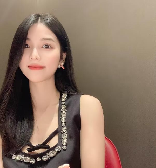 甜美可爱大胸妹子
