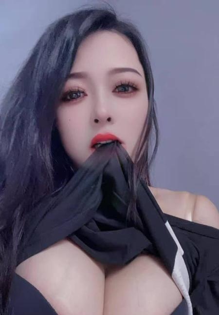 爆乳蔡蔡