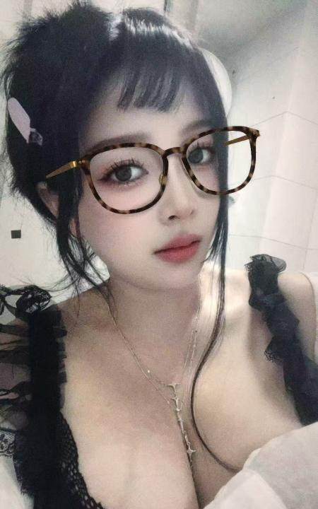 爆乳蔡蔡
