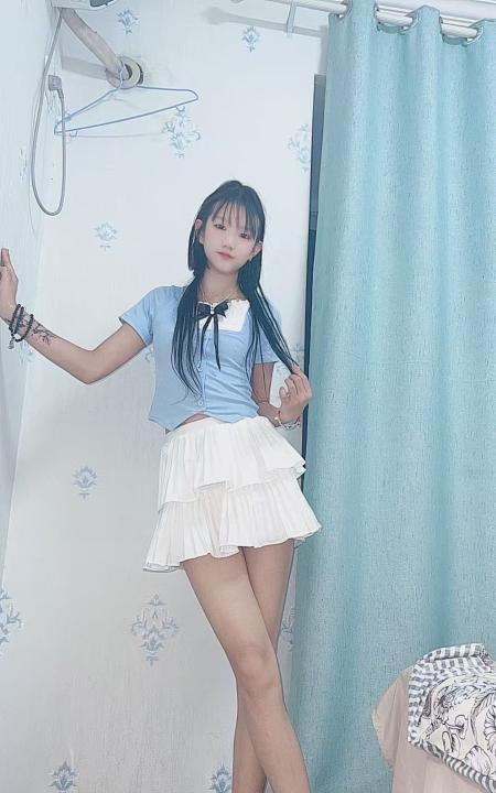 南站三点粉白虎小妹妹