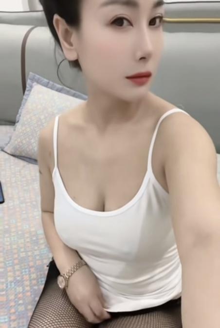 镇坪路风骚大奶少妇