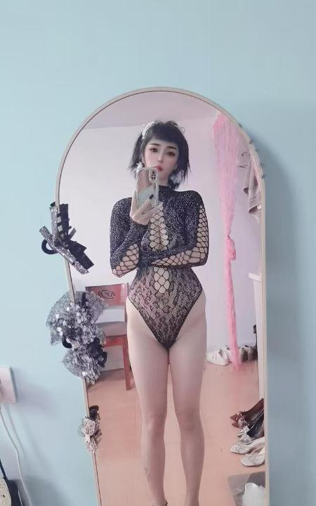 大长腿大胸妹