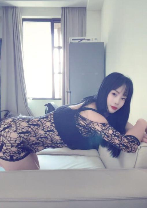黑丝巨乳深喉爽