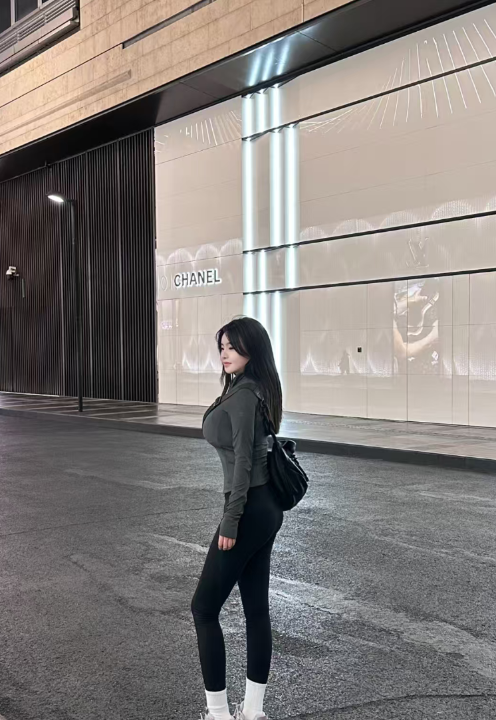 返食乳神小姐姐