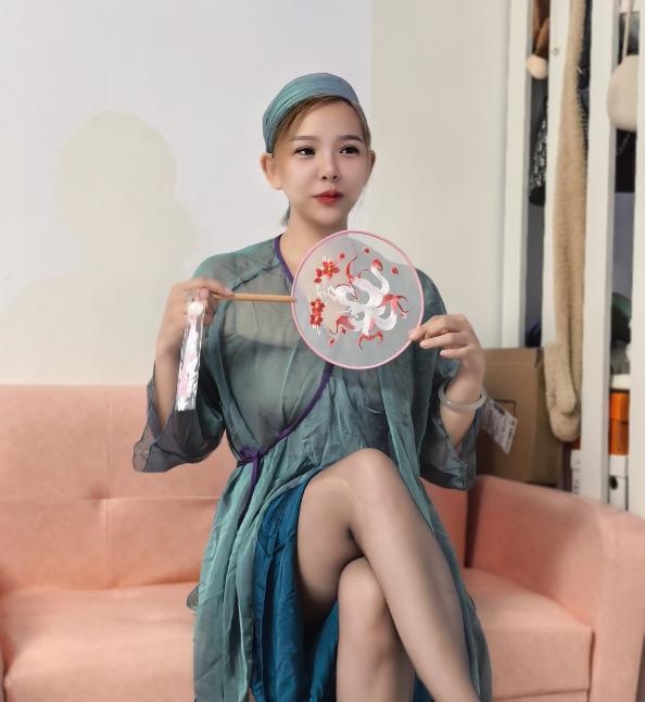 虎门黑丝情趣骚妇萱萱