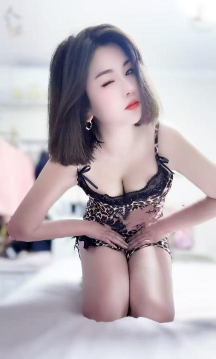 高颜值妖娆少妇笑笑