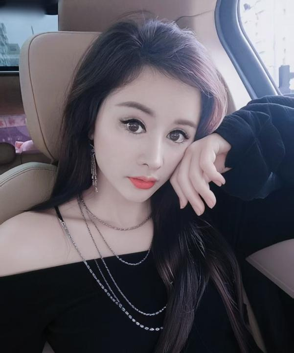 气质美女安妮娜