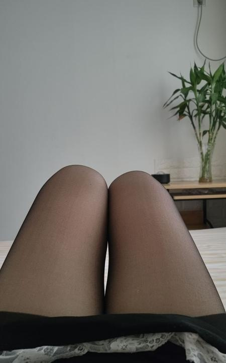 肤白肥臀骚妇