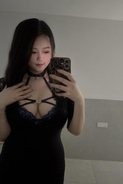 闷骚型嫩妹