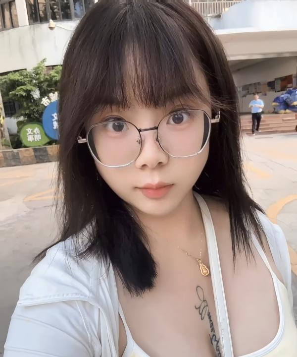 龙岗健身美女扶摇