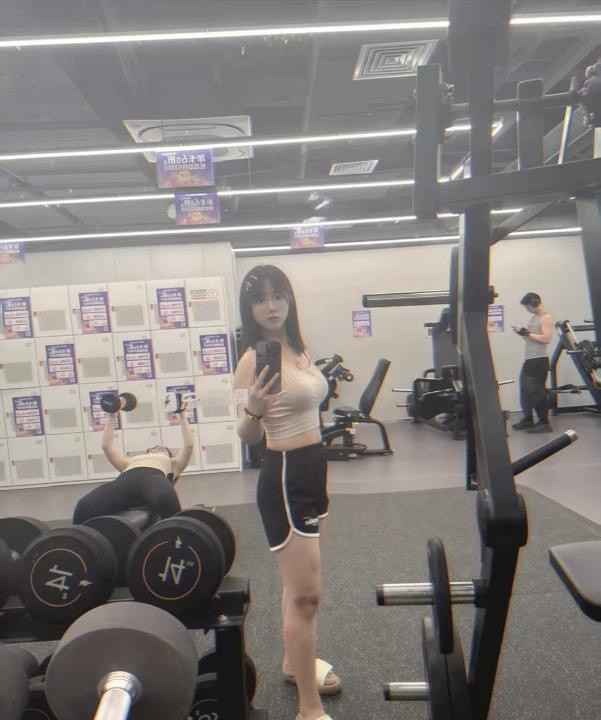 龙岗健身美女扶摇
