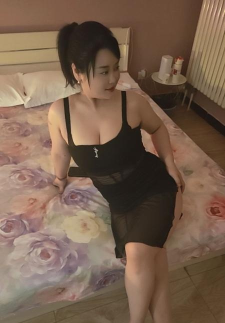 豪乳娃娃脸翘臀妹