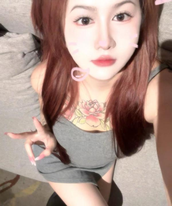 可69纹身小萝莉