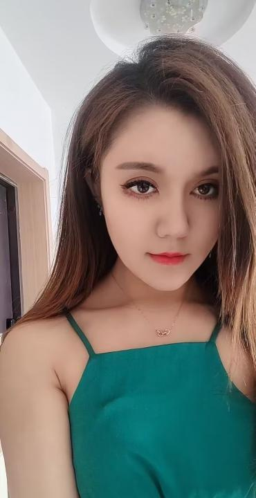 前凸后翘混血妹妹