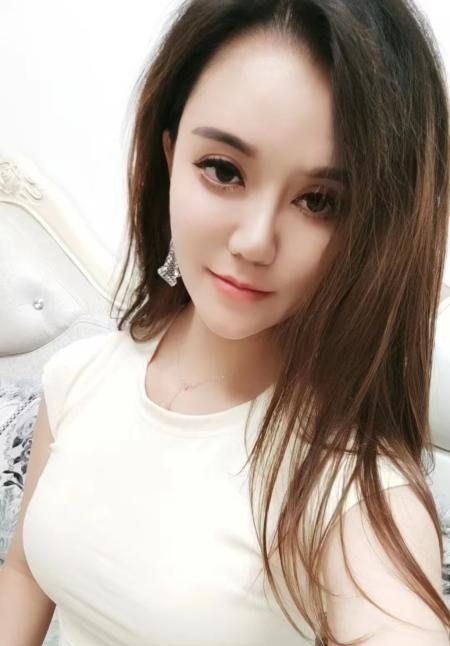 前凸后翘混血妹妹