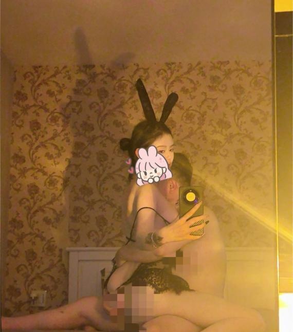 纹身三t美女