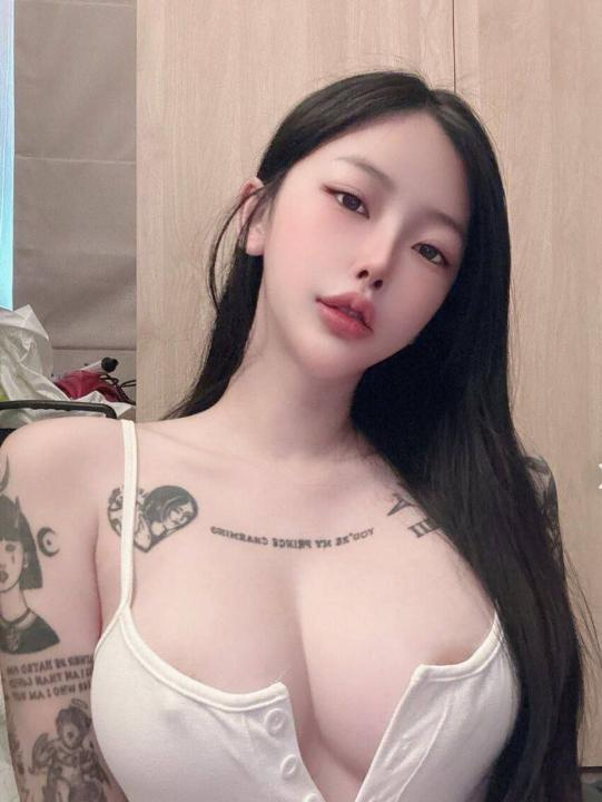 济南通体纹身小妹