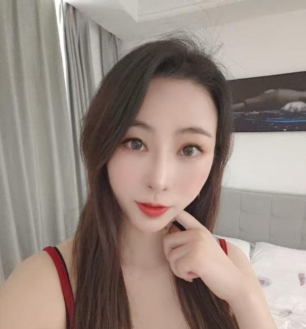 雨花大胸小姐姐