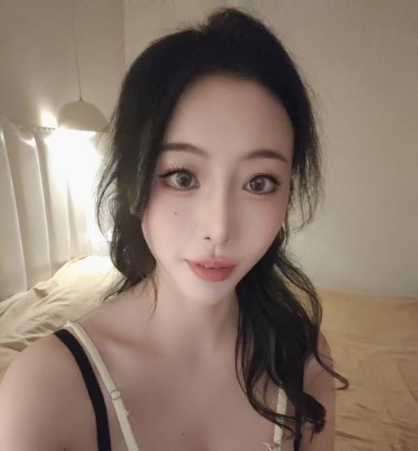 雨花大胸小姐姐