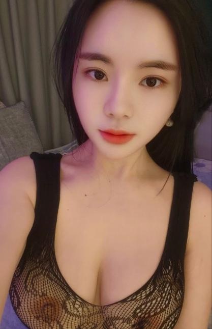 迷人性感骚妹李柏朴