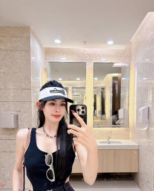 腿长腰细胸大Lisa