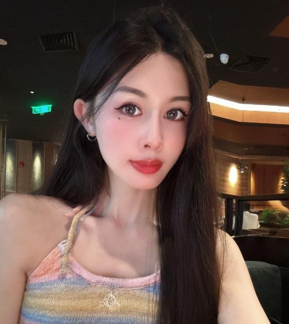 腿长腰细胸大Lisa