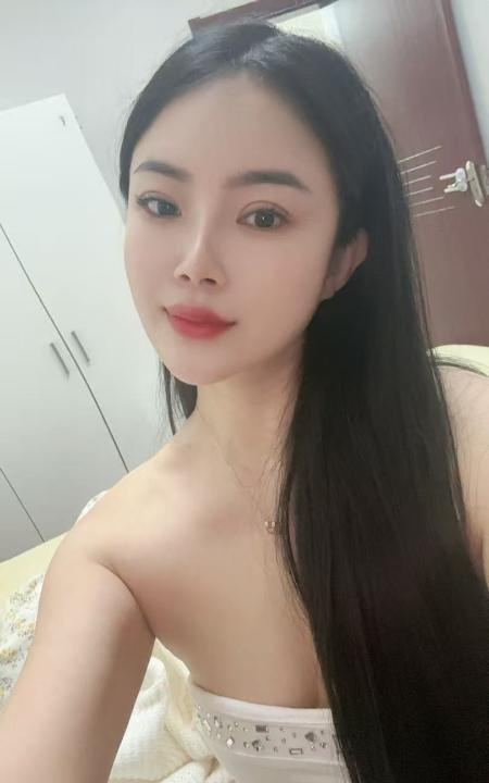 放得开的大胸少妇