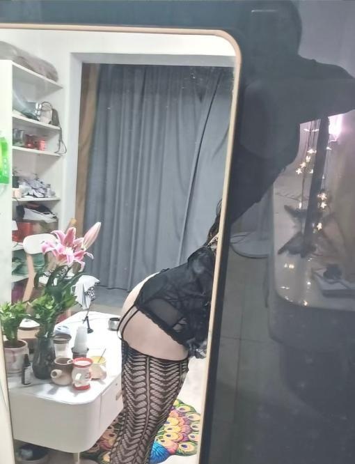 巨臀大奶玲玲
