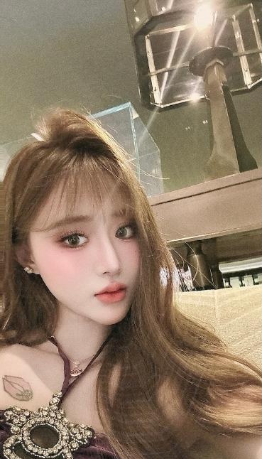 肤白美女小喵