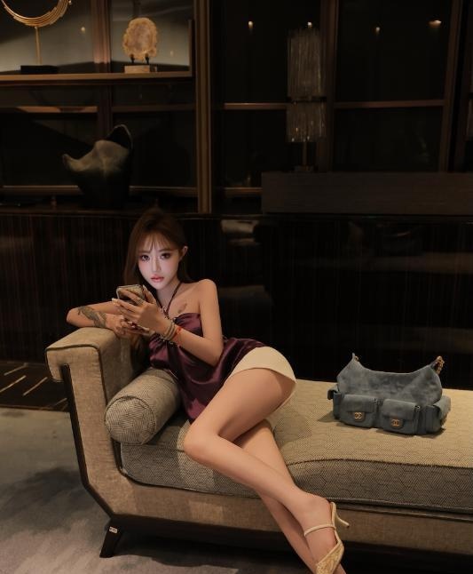 肤白美女小喵