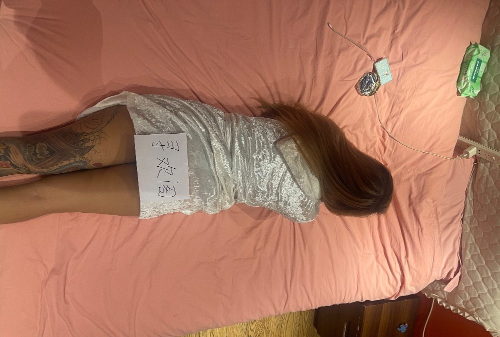 天津纹身女孩