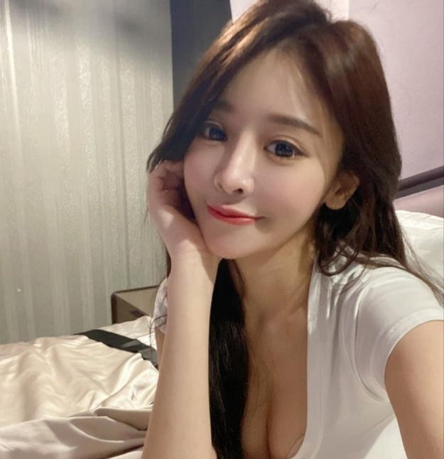 胶州丰乳女孩