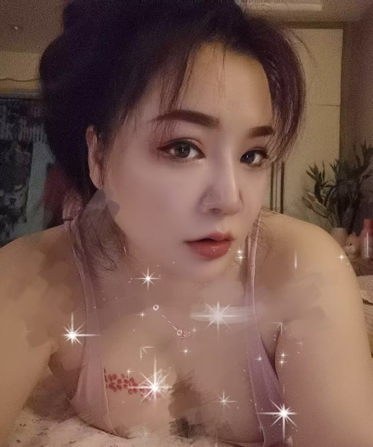 玄武湖彤彤