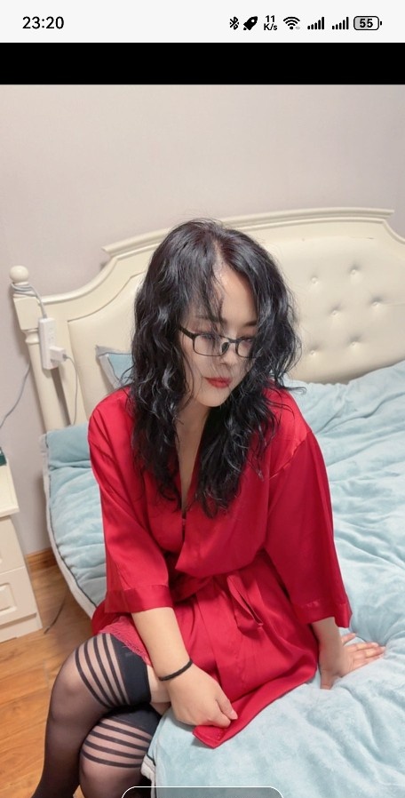 很骚的眼睛姐姐