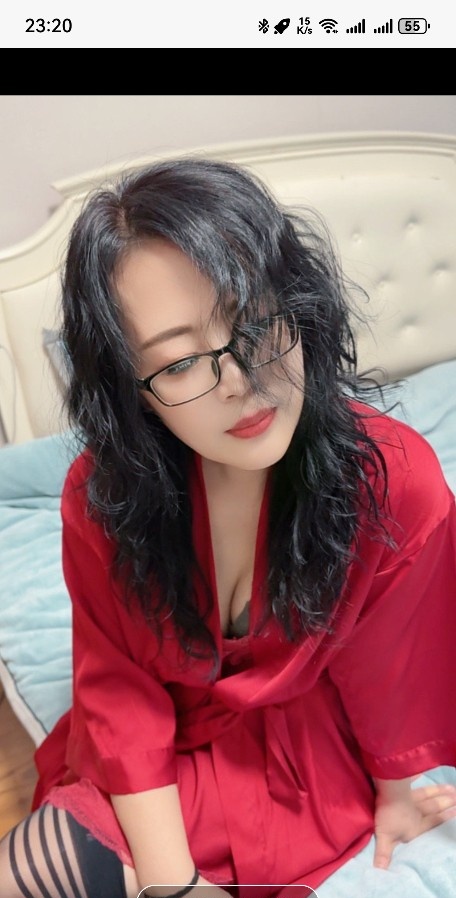 很骚的眼睛姐姐
