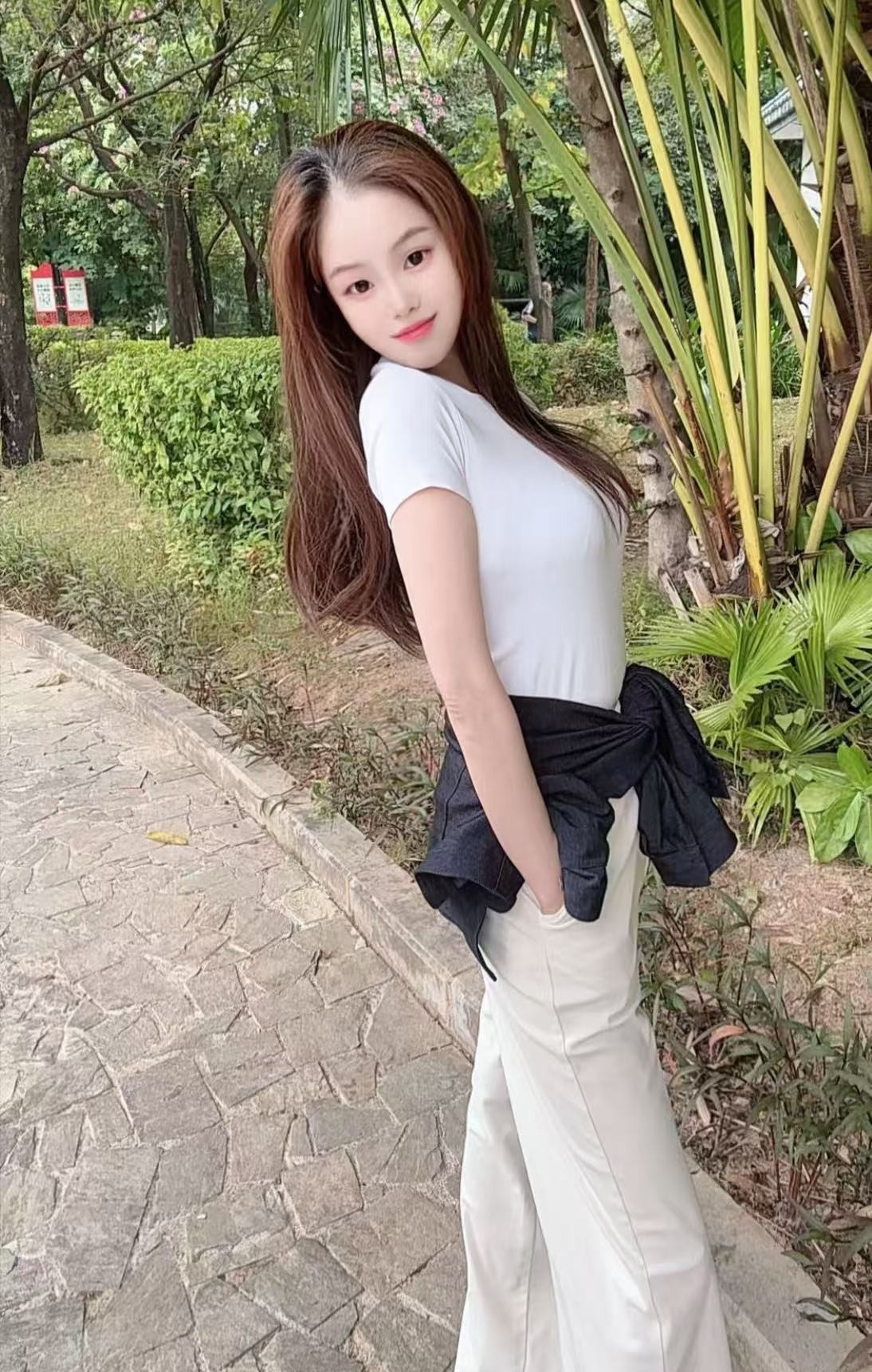 肤白大奶朵儿