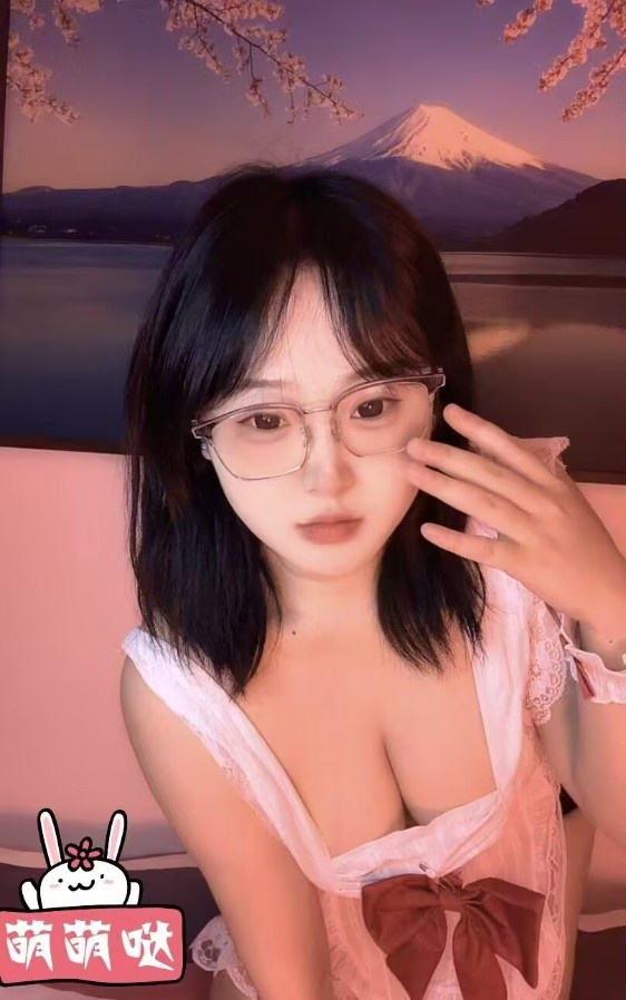 很可爱的大胸小妹