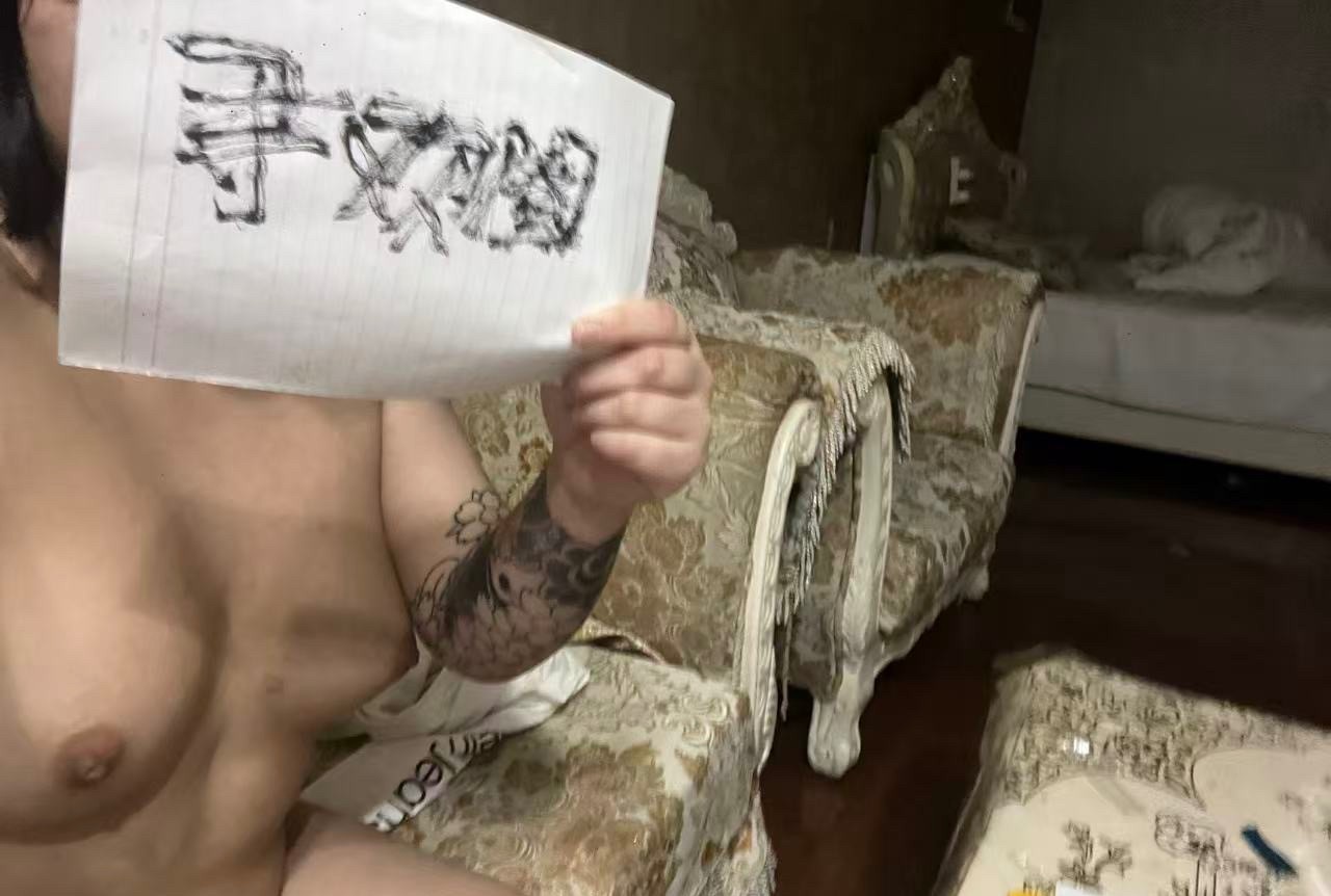微坦年轻小妹