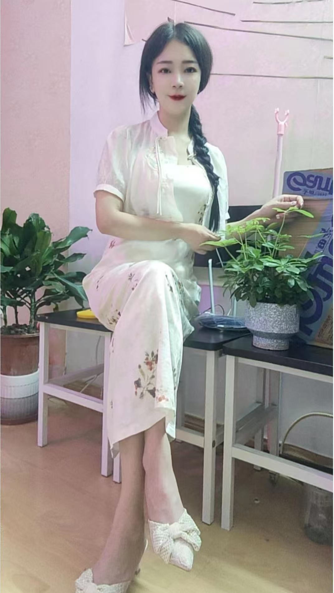 翘臀黑丝诱惑九月