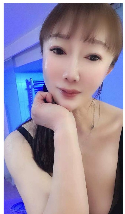 草房内蒙少妇